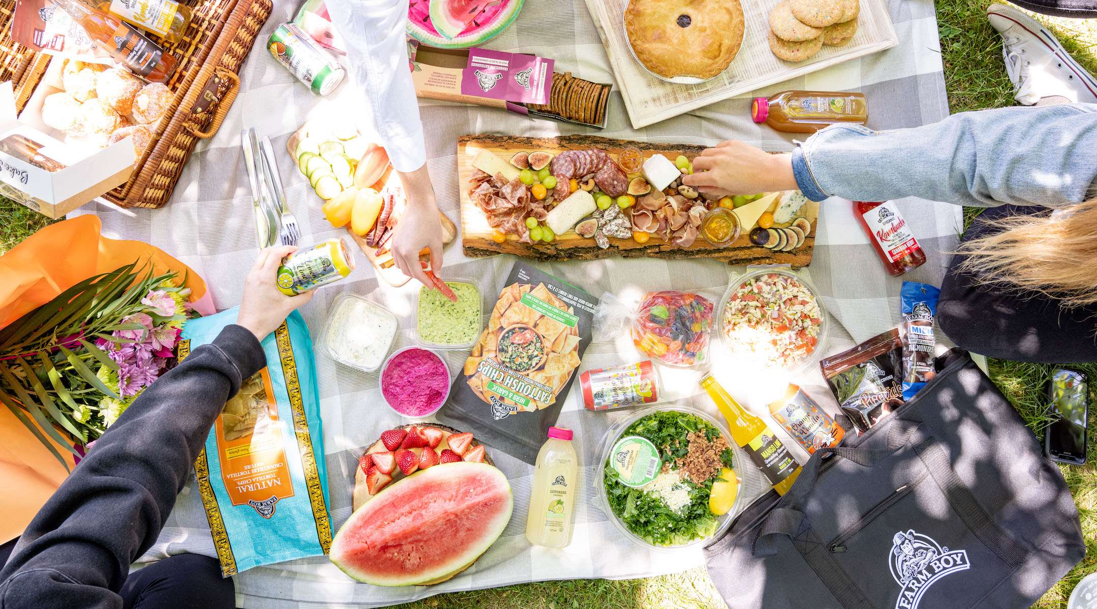 What to Pack in Your Summer Picnic - Entertainment