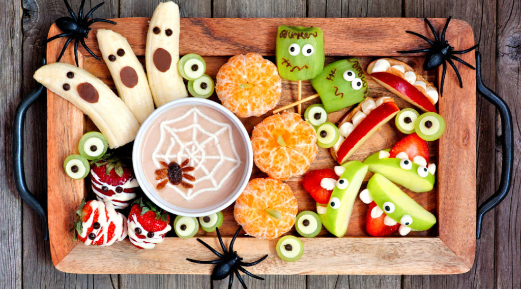 Halloween snack ideas: decorated fruit platter 
