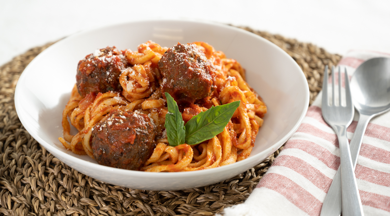 Fresh Linguine and Meatballs in Sugo di Pomodor