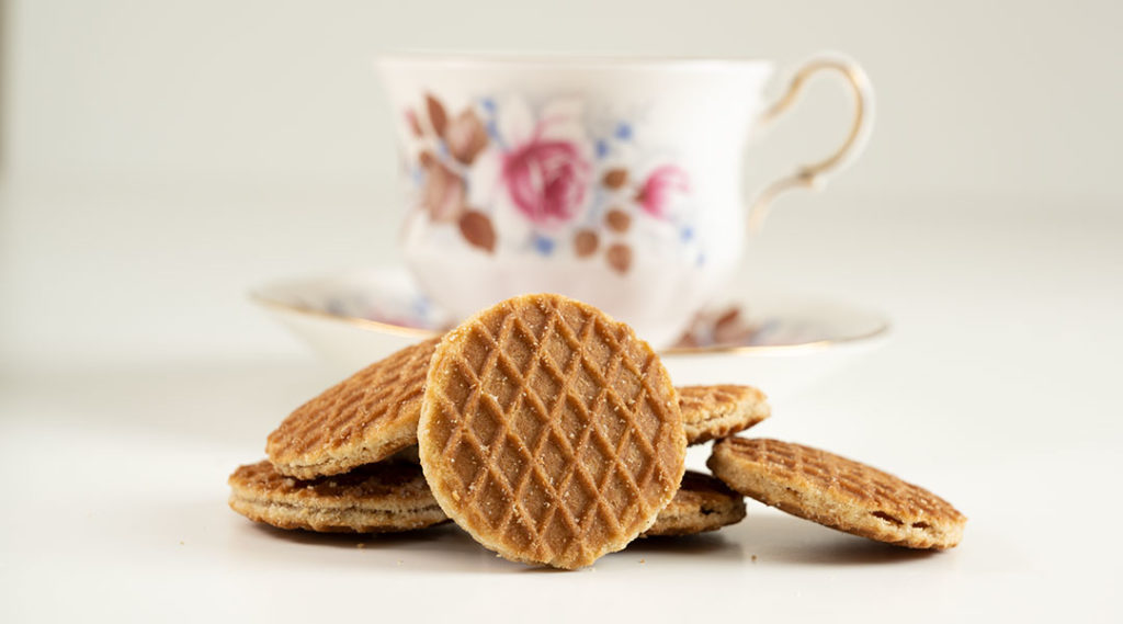 mini stroopwafles with tea cup