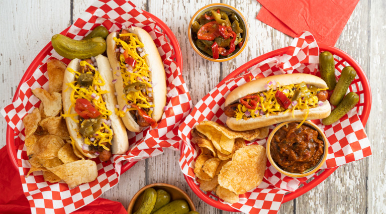 grilled-chili-dogs