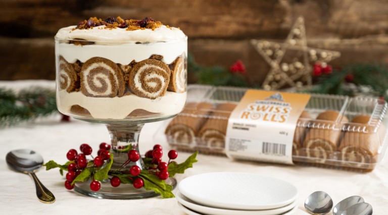 Gingerbread-Swiss-Roll-Trifle