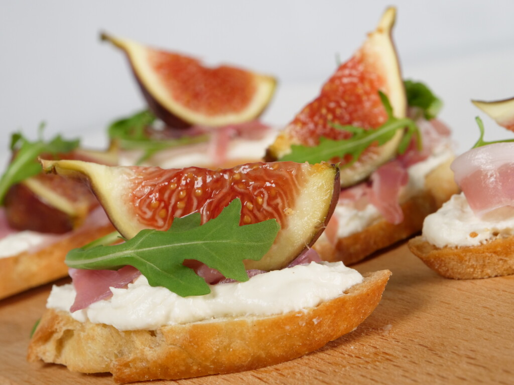 Valentine's Day recipe fig goat cheese crostini