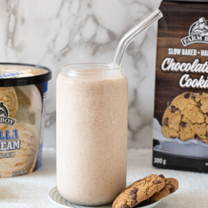 Indulge in pure delight with our mouthwatering cookies and coconut vanilla milkshake. A symphony of freshly baked cookies and creamy coconut vanilla goodness awaits – a match made in dessert heaven.
