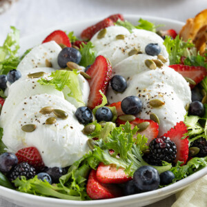 This beautiful and colourful Berries, Greens and Buffalo Mozzarella Salad is a breeze to make and it tastes fresh and delicious.