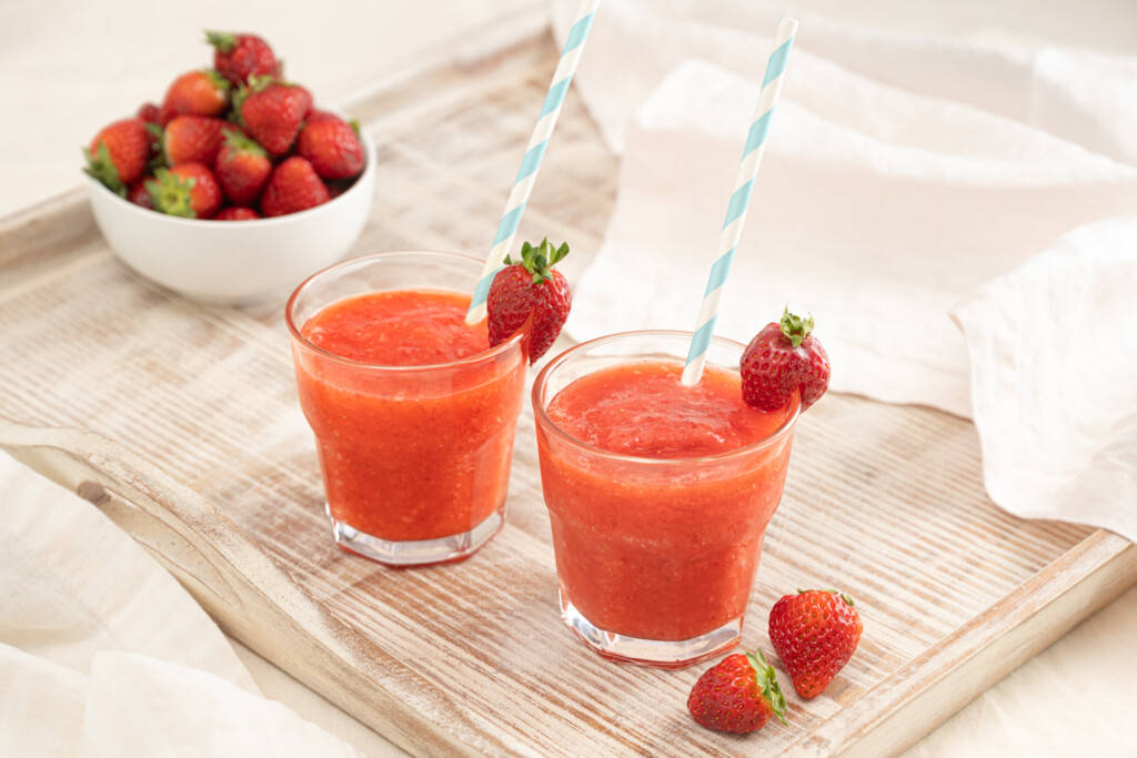 strawberry frosé glasses