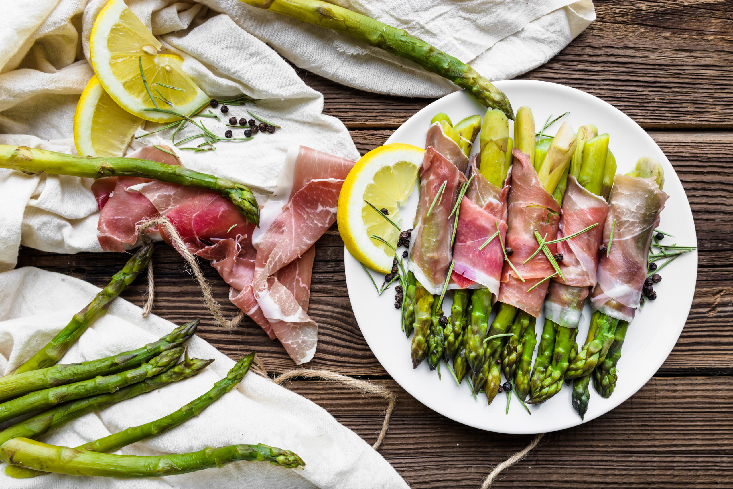 Prosciutto-wrapped asparagus.